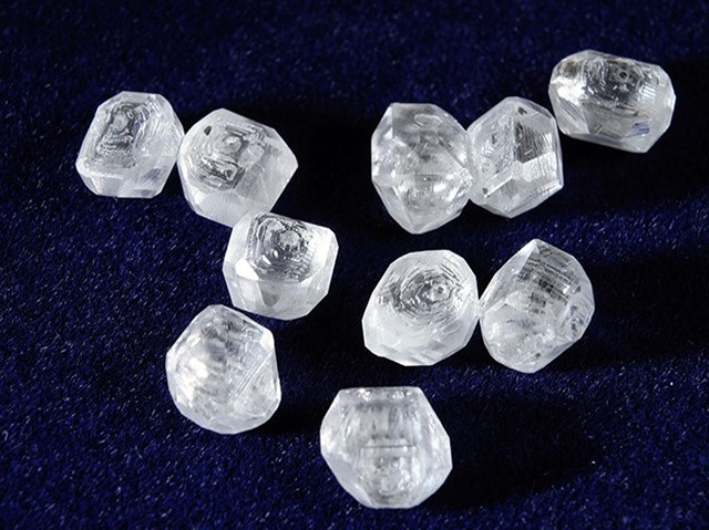 Ювелирные алмазы синтетические