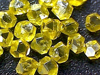 Большой синтетический монокристаллический алмаз