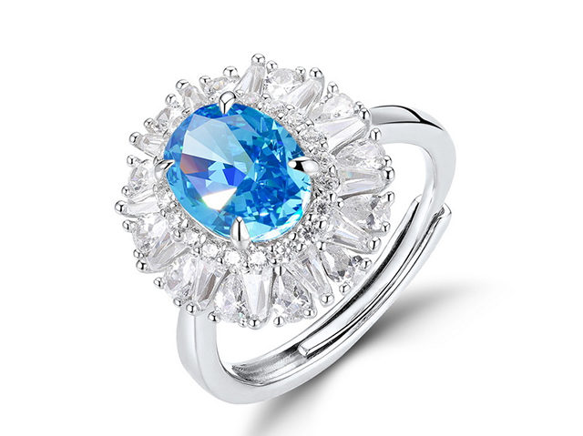 кольцо с искусственно выращенным бриллиантом