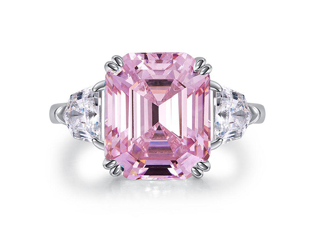 кольцо с синтетическим бриллиантом