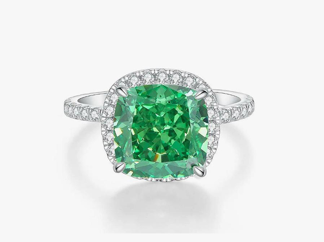 зеленый бриллиант камень