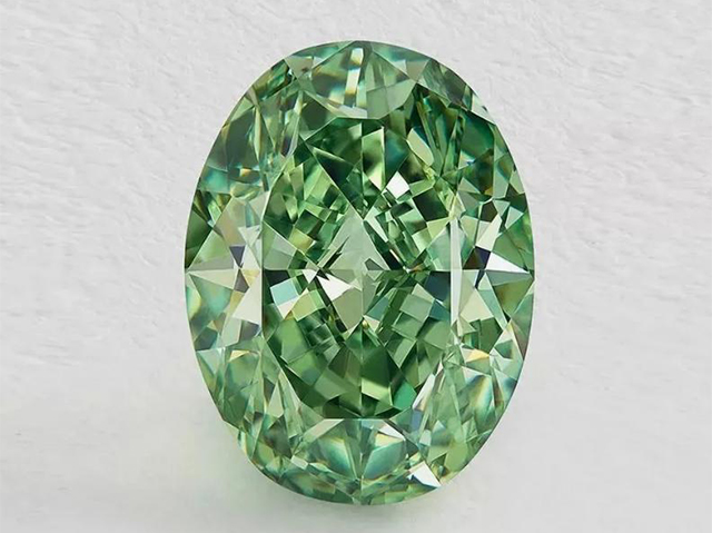 зеленый бриллиант камень