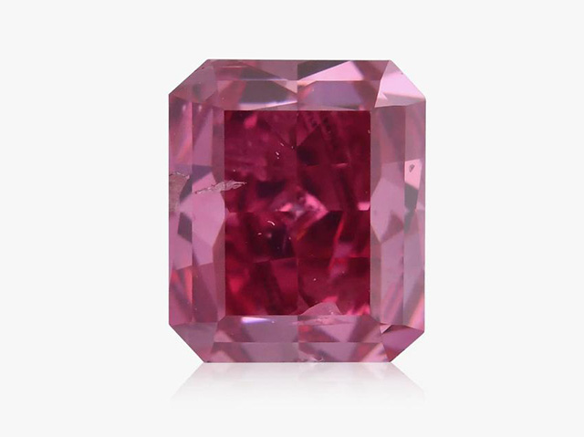 красный бриллиант стоимость