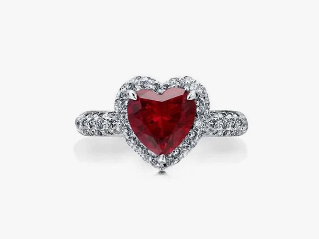 самый дорогой красный бриллиант